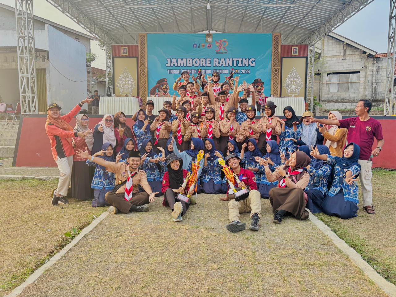 KONTINGEN SMP NEGERI 2 CILONGOK BOYONG BERBAGAI PENGHARGAAN DI ACARA JAMBORE RANTING KWARRAN CILONGOK 2026.
