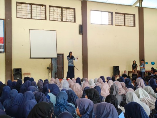 SMP Negeri 2 Cilongok Gelar Literasi Sastra dan Unjuk Performa Murid