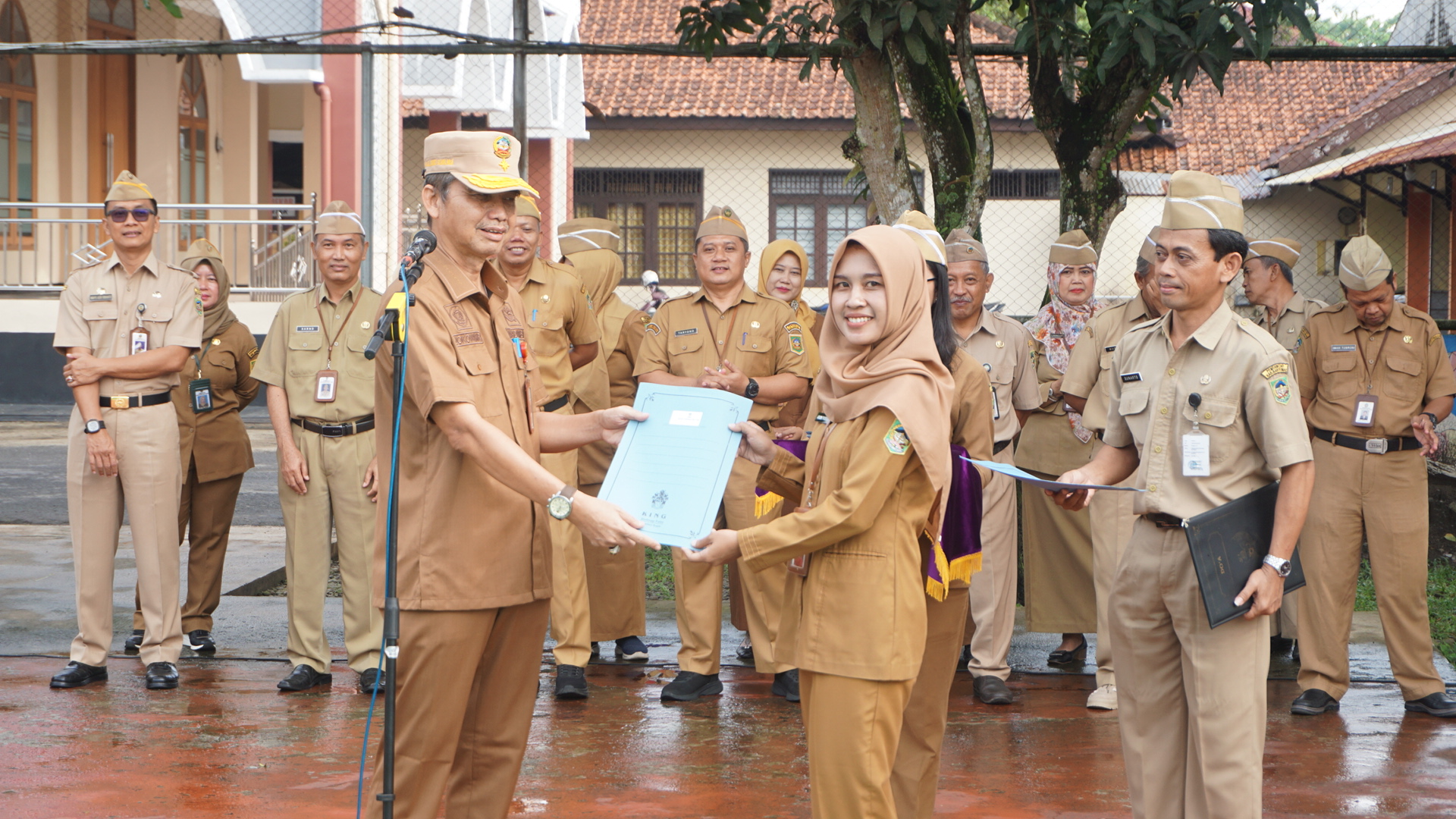 Dindik Banyumas Serahkan SK PPPK Paruh Waktu kepada 25 Pegawai