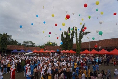 Meriah! SMP Negeri 1 Tambak Rayakan Puncak HUT dengan Jalan Sehat dan Bazar P5 Kewirausahaan