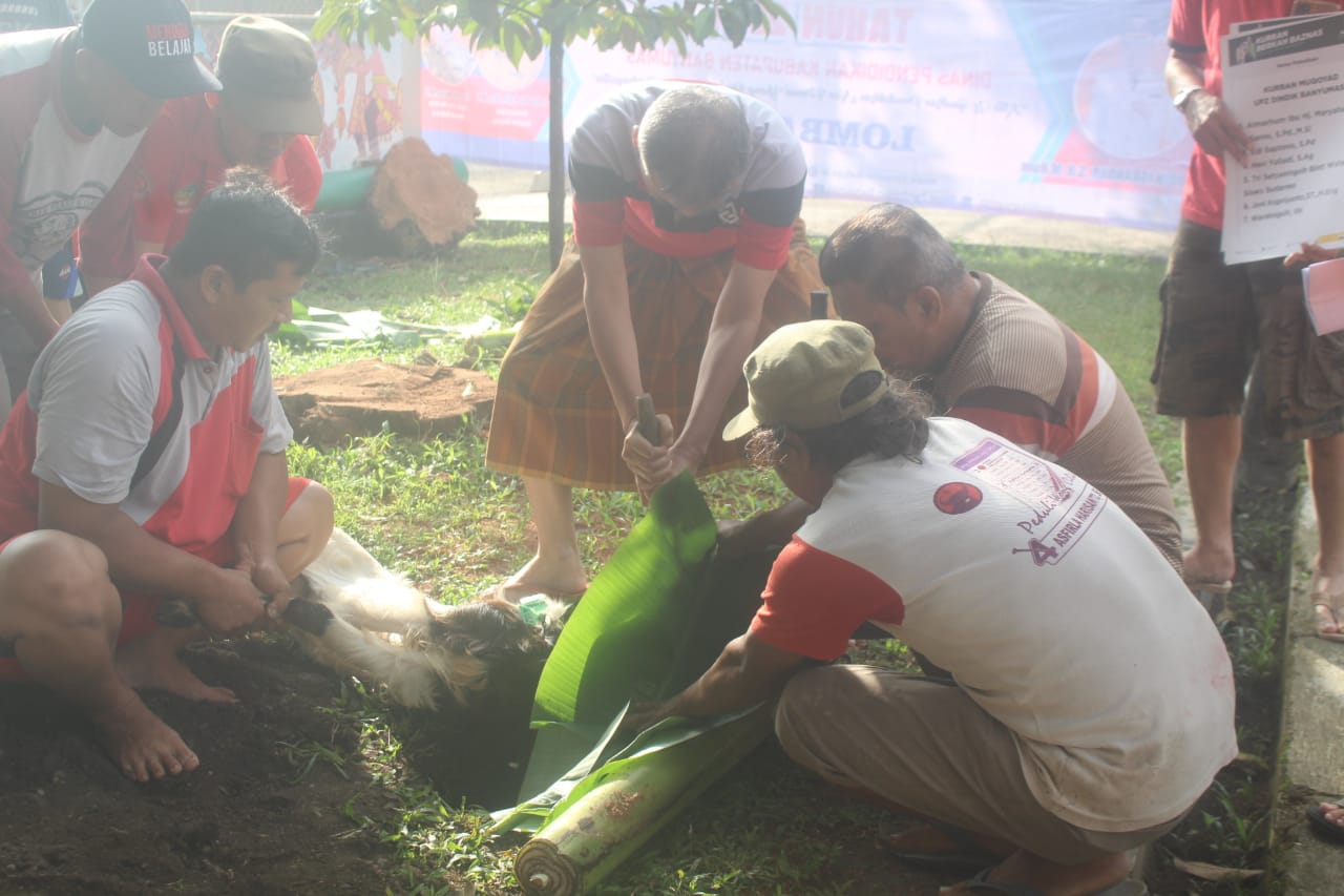 Kegiatan Penyembelihan dan Distribusi Hewan Qurban Dinas Pendidikan Kabupaten Banyumas Tahun 1446 H / 2025 M