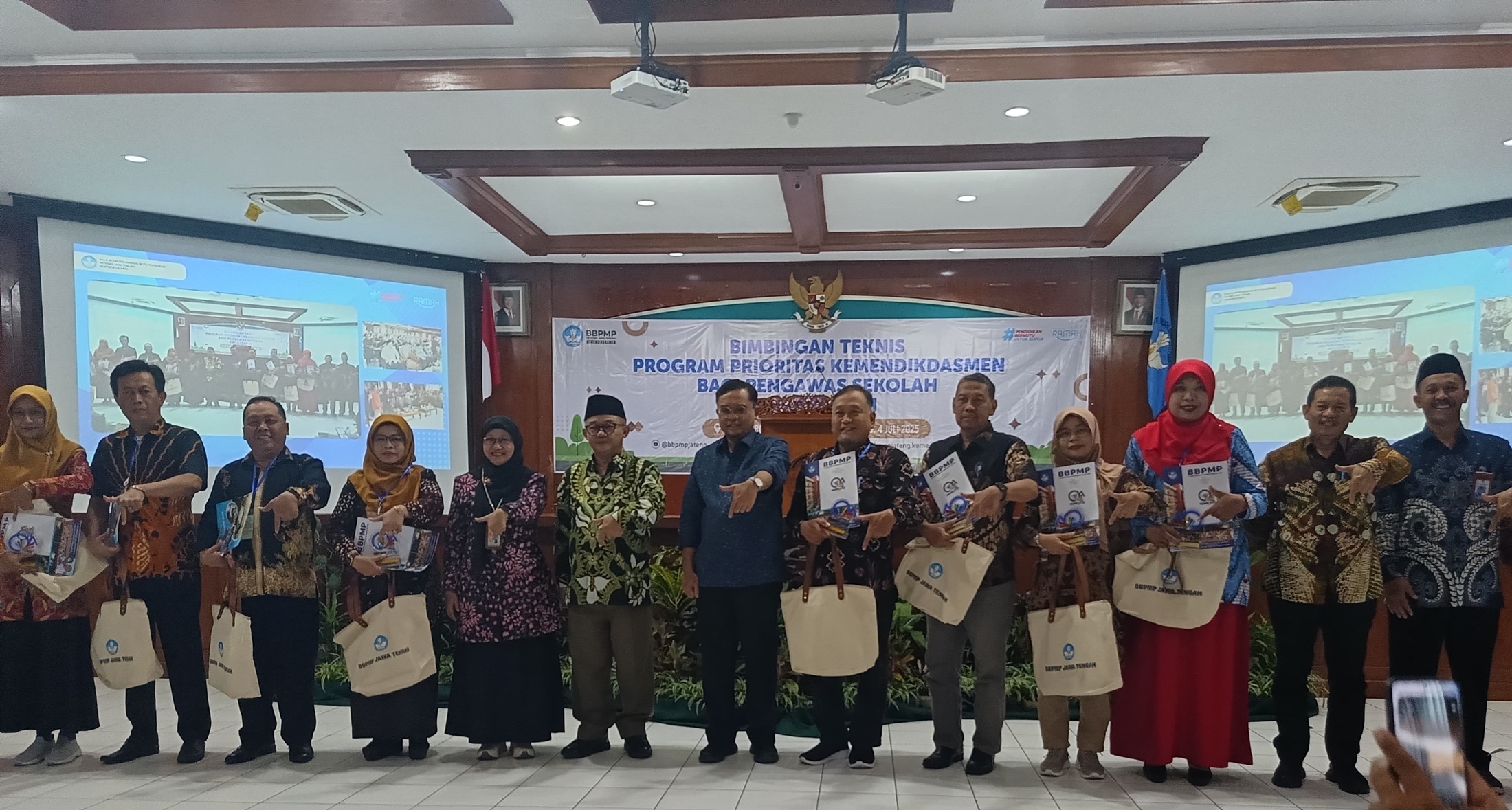 Dua Utusan Banyumas Raih Peserta Terbaik Bimtek Angkatan III