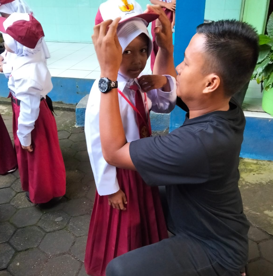 Gerakan Ayah Mengantar Anak dihari Pertama Sekolah