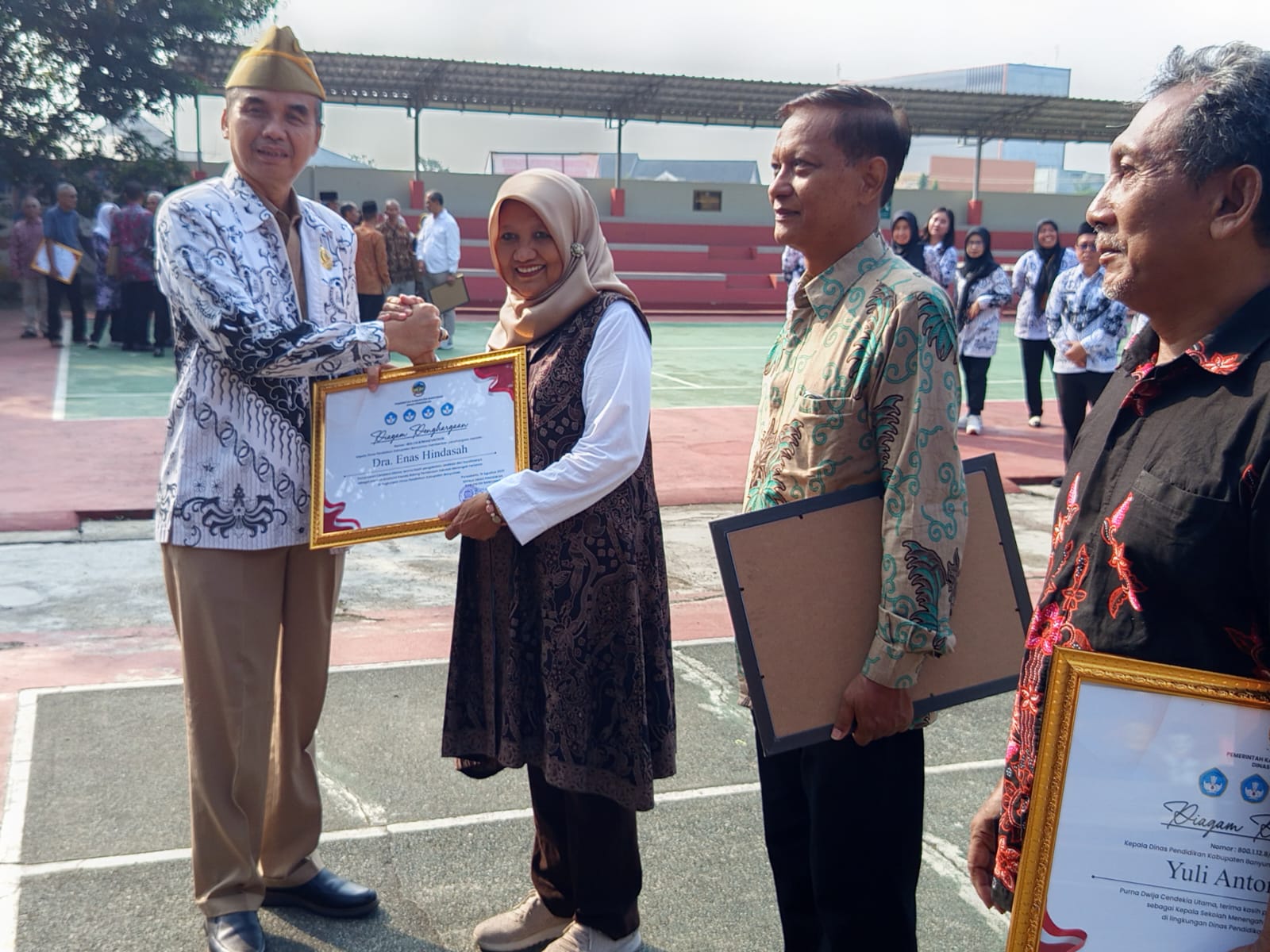Dindik Berikan Apresiasi ASN yang telah Purna Tugas