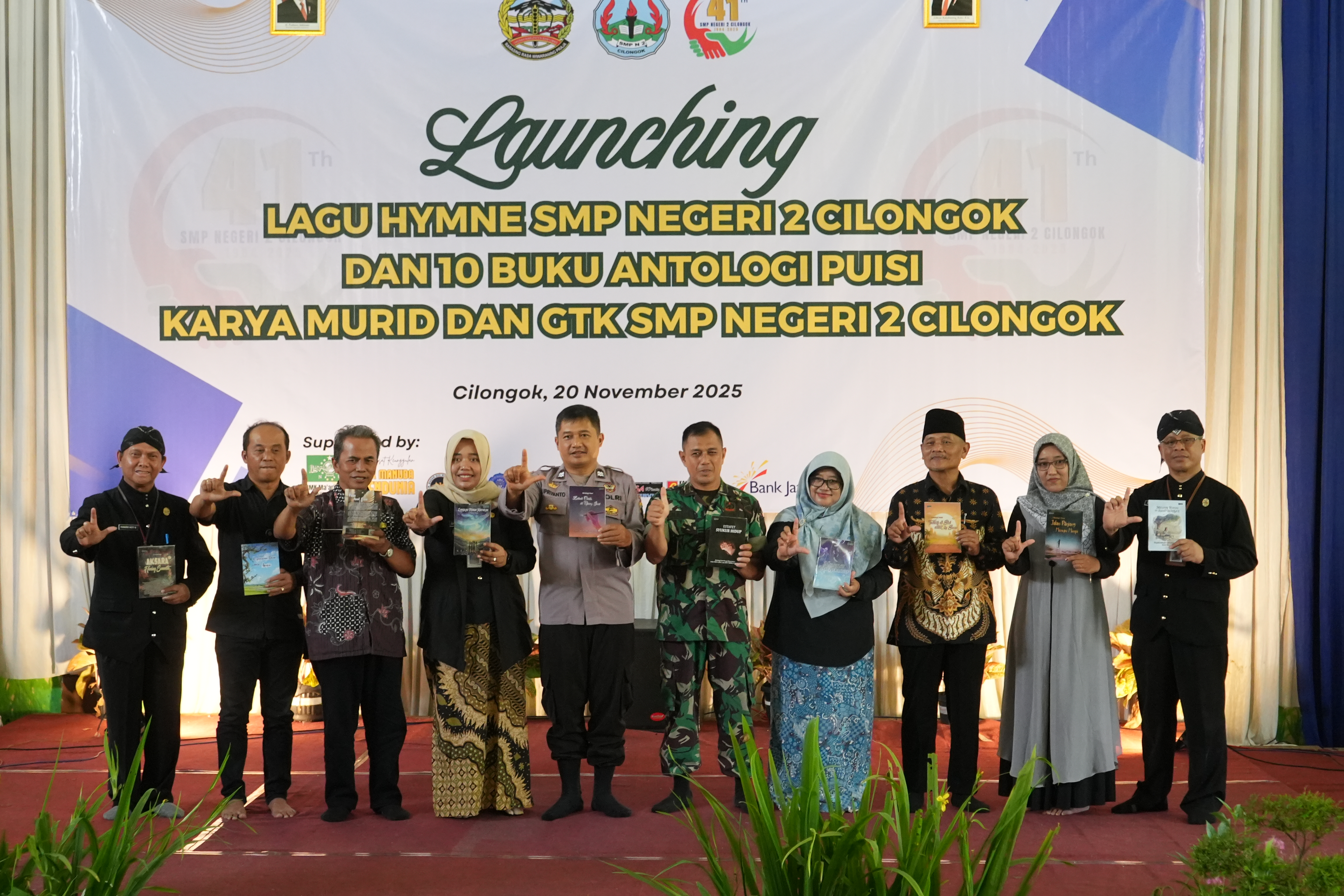 Gebyar HUT ke-41 SMP Negeri 2 Cilongok: Bersama Kita Hebat, Lahirkan Karya Monumental