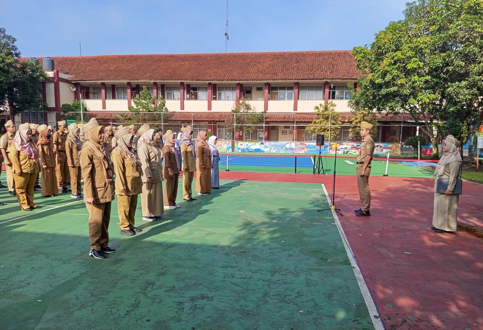 Momentum Hari Ibu, Dinas Pendidikan Banyumas Gelar Apel Pagi dengan Pemimpin Regu Perempuan