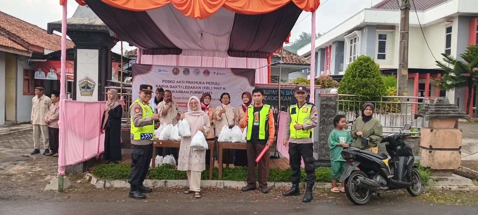 Kapolsek Purwojati Pantau Kegiatan Karya Bakti Lebaran Posko Pramuka Peduli Kwarran Purwojati