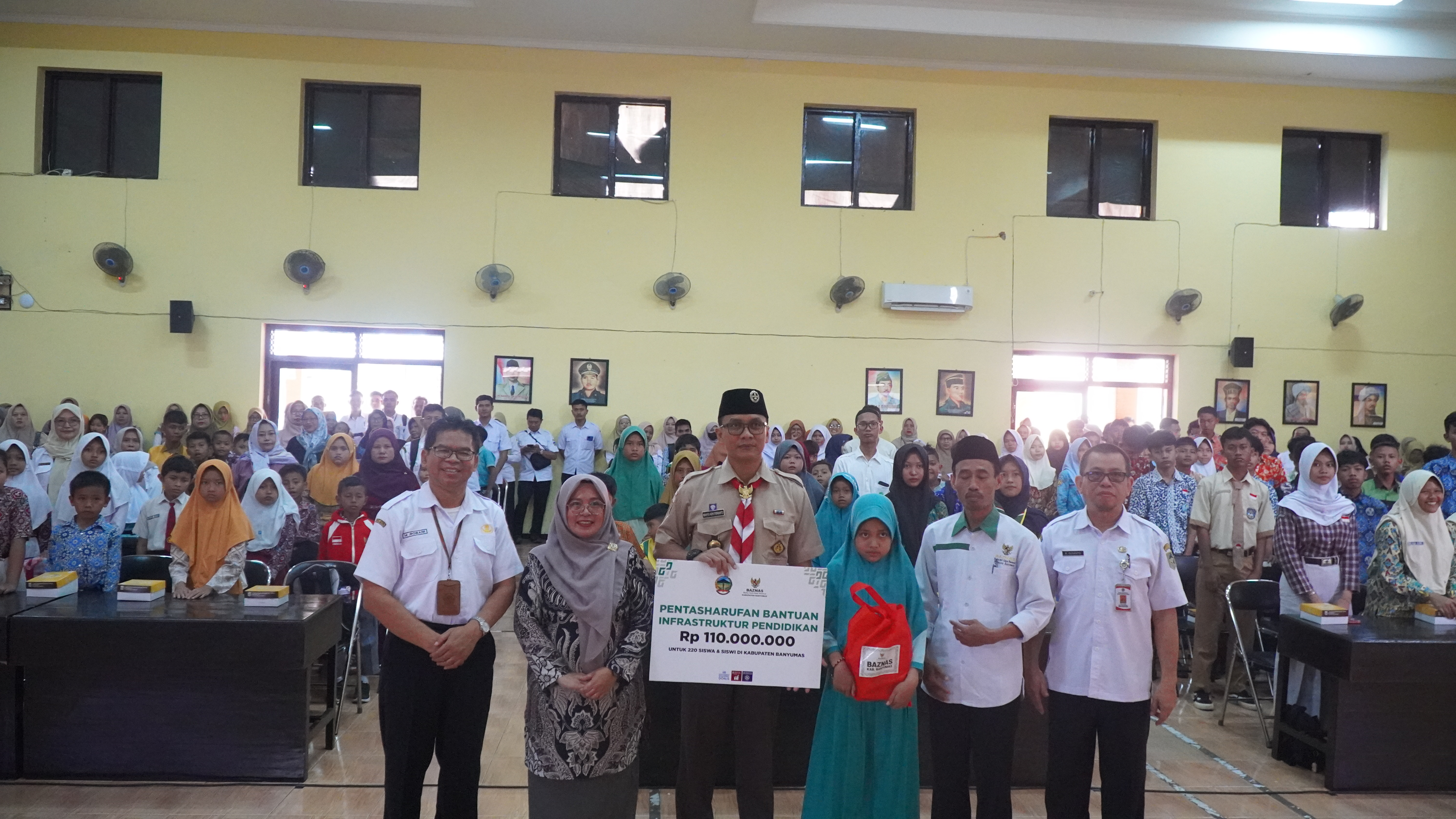 210 Murid Terima Bantuan Pendidikan dari UPZ Dinas Pendidikan
