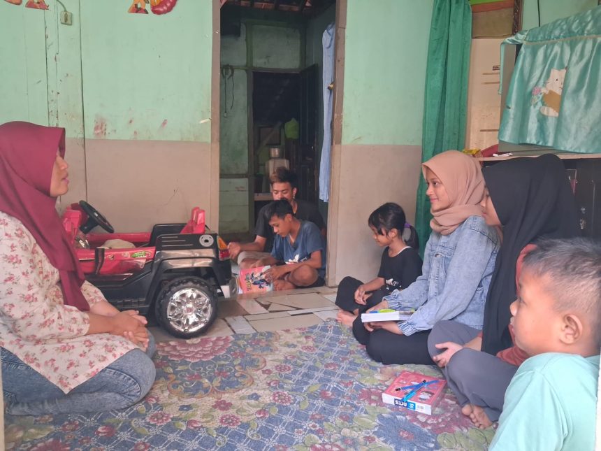 Tutor PKBM Surya Muhammadiyah Purwokerto Jemput Pembelajaran