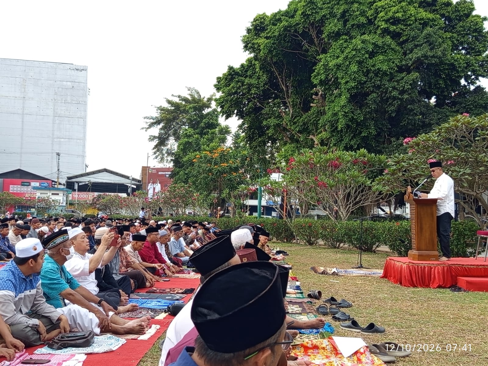 Ribuan Jamaah Gelar Shalat Istisqa di Alun-Alun Purwokerto, Memohon Turunnya Hujan