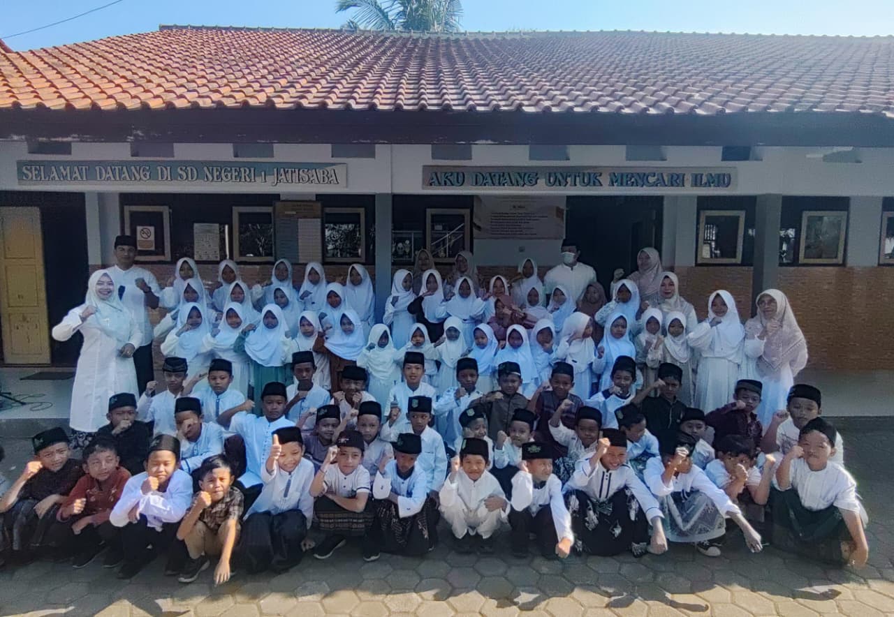 Semarak Hari Santri Nasional 2026, Siswa dan Tenaga Pendidik di Banyumas Kompak Kenakan Busana Muslim